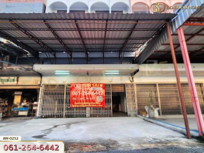 ขายอาคารพาณิชย์ 3.5 ชั้นพร้อมดาดฟ้า ริมถนนกาญจนาภิเษก บางบัวทอง