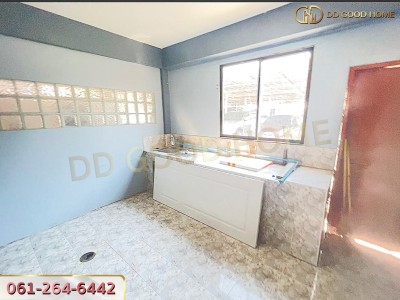 ขายอาคารพาณิชย์ 3.5 ชั้น ราชดำริห์ ต.ท่าราบ อ.เมืองเพชรบุรี จ.เพชรบุรี