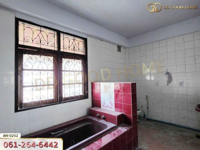 ขายอาคารพาณิชย์ 3.5 ชั้นพร้อมดาดฟ้า ริมถนนกาญจนาภิเษก บางบัวทอง