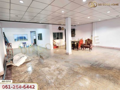 ขายอาคารพาณิชย์ 3.5 ชั้นพร้อมดาดฟ้า ริมถนนกาญจนาภิเษก บางบัวทอง