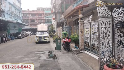 ขายทาวน์เฮ้าส์ 4 ชั้น หมู่บ้านชวลิต จอมทอง ซ.14 ราคาพิเศษ