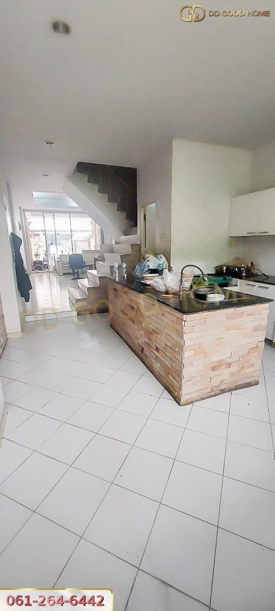 ขายทาวน์เฮ้าส์ 4 ชั้น หมู่บ้านชวลิต จอมทอง ซ.14 ราคาพิเศษ