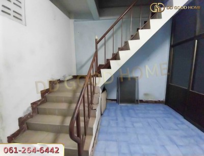 ขายทาวน์เฮาส์ 2 ชั้น บ้านศรีสามพราน ต.ท่าตลาด