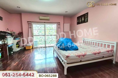 ทาวน์โฮม นนทรีเพลส ถ.นครอินทร์ นนทบุรี ใกล้แม็คโคร นครอินทร์