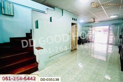 ทาวน์เฮ้าส์ มนวดี พาร์ค นนทบุรี ใกล้โรงเรียนกสิณธรเซนต์ปีเตอร์