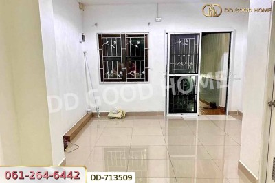 ทาวน์เฮ้าส์ หมู่บ้านโกลเด้นวิลเลจ แหลมฉบัง ชลบุรี ใกล้สวนสาธารณะเทศบาล