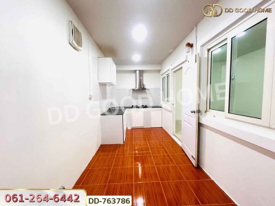 ทาวน์เฮ้าส์ หมู่บ้านชลิดา รังสิต-คลอง 3 ปทุมธานี ใกล้วัดธรรมกาย