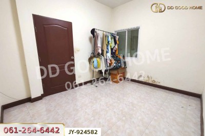 ทาวน์เฮ้าส์ โยธยาวิลเลจ บางปะอิน พระนครศรีอยุธยา ใกล้นิคมอุตสาหกรรมโรจนะ.