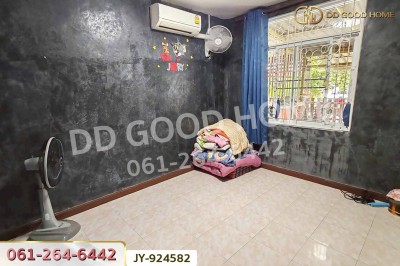 ทาวน์เฮ้าส์ โยธยาวิลเลจ บางปะอิน พระนครศรีอยุธยา ใกล้นิคมอุตสาหกรรมโรจนะ.