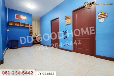 ทาวน์เฮ้าส์ โยธยาวิลเลจ บางปะอิน พระนครศรีอยุธยา ใกล้นิคมอุตสาหกรรมโรจนะ.