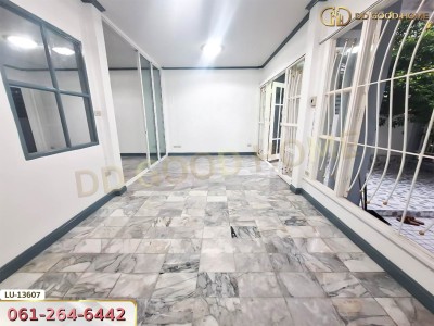 หมู่บ้านบุศรินทร์ รามอินทรา ซ.พระยาสุเรนทร์ 40 กรุงเทพฯ