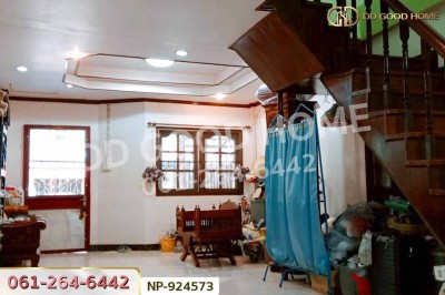 ทาวน์เฮ้าส์ หมู่บ้านศรีสวัสดิ์ ถ.สำเร็จพัฒนา นนทบุรี ใกล้มหาวิทยาลัยมหิดลศาลายา