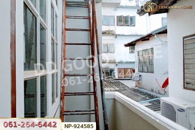 ทาวน์เฮ้าส์ หมู่บ้านศรีเพชร เพชรเกษม 106 หนองแขม ใกล้มหาวิทยาลัยเอเชียอาคเนย์