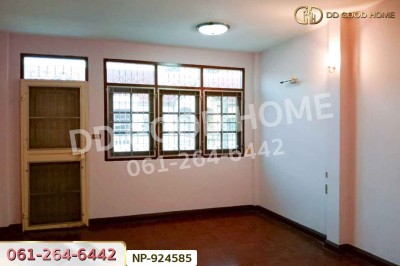 ทาวน์เฮ้าส์ หมู่บ้านศรีเพชร เพชรเกษม 106 หนองแขม ใกล้มหาวิทยาลัยเอเชียอาคเนย์