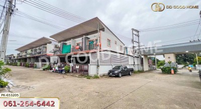 ทาวน์เฮ้าส์ หมู่บ้านธณวรรณ ลิฟวิ่ง ศรีราชา ชลบุรี ใกล้ฮาร์เบอร์มอลล์.