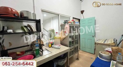 ทาวน์เฮ้าส์ หมู่บ้านธณวรรณ ลิฟวิ่ง ศรีราชา ชลบุรี ใกล้ฮาร์เบอร์มอลล์.