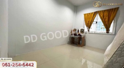 ทาวน์เฮ้าส์ หมู่บ้านธณวรรณ ลิฟวิ่ง ศรีราชา ชลบุรี ใกล้ฮาร์เบอร์มอลล์.