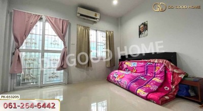 ทาวน์เฮ้าส์ หมู่บ้านธณวรรณ ลิฟวิ่ง ศรีราชา ชลบุรี ใกล้ฮาร์เบอร์มอลล์.